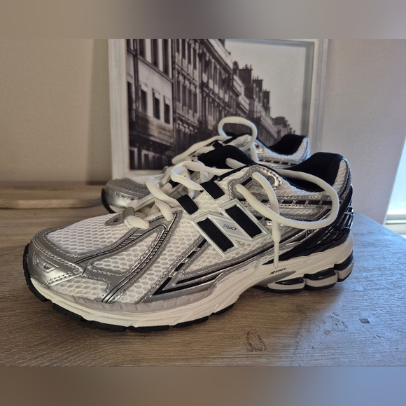 New Balance 1906R - Picture 1 of 8